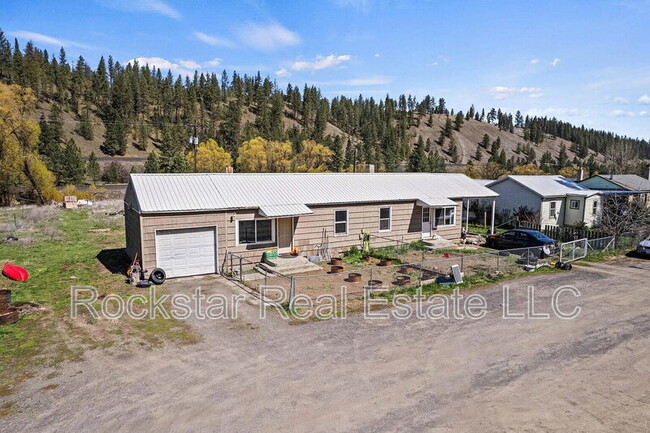 Building Photo - 9322 S Spokane St