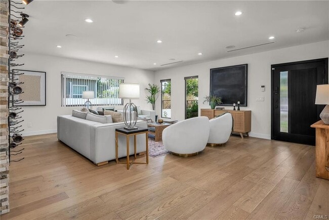 Building Photo - 5110 Greenbush Ave