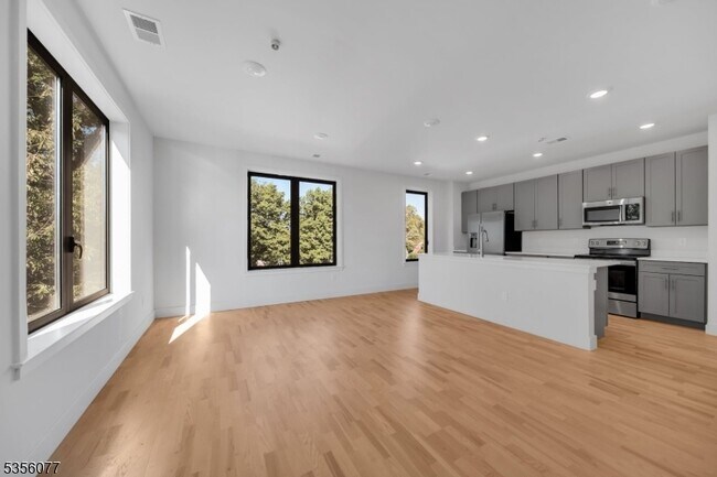 Foto del edificio - 1037 Amboy Ave