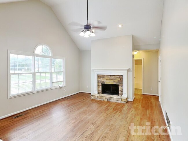 Building Photo - 580 River Walk