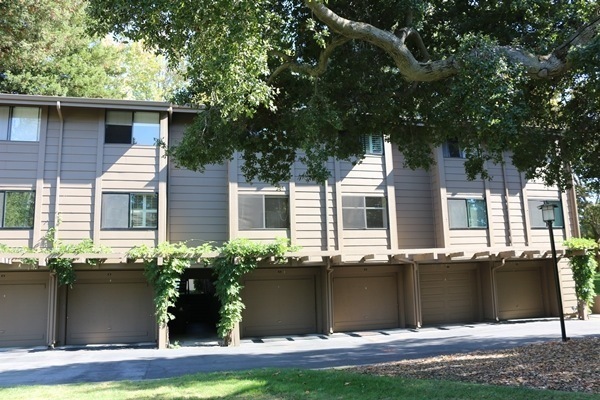 Building Photo - 938 Clark Ave