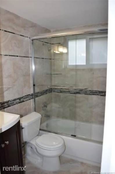 Foto del edificio - 3120 S Le Jeune Rd
