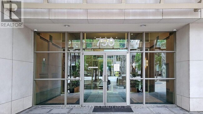 Photo du bâtiment - 750 Bay St.