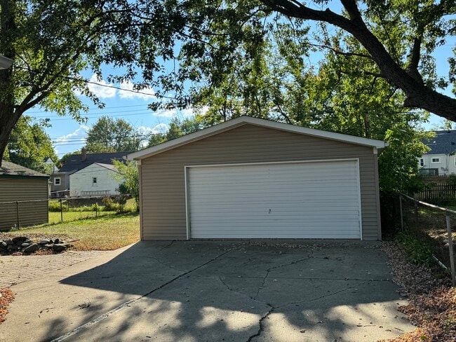 Building Photo - 350 S Manitou Ave