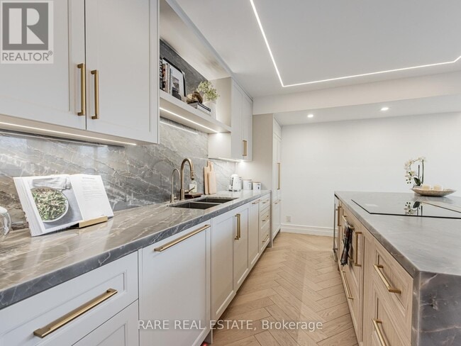 Building Photo - 449 Walmer Rd