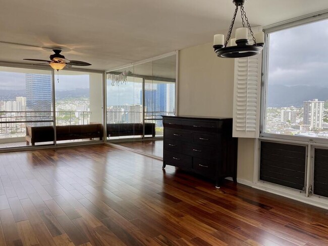 Building Photo - 1717 Ala Wai Blvd