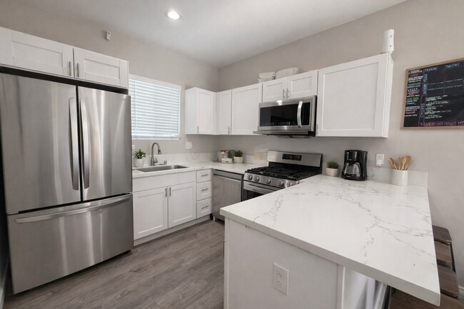 Foto del edificio - 4 Bed 2 Bath Home on East Falls - Popular Street Close to Campus!!!