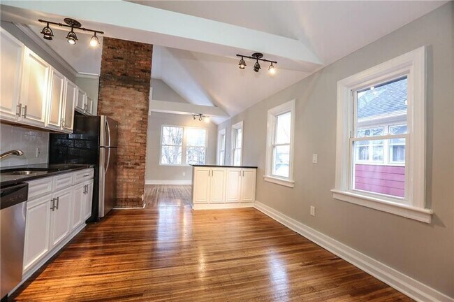 Building Photo - 32 Rowley St