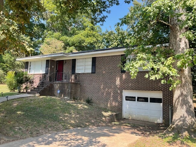 Building Photo - BACK ON THE MARKET!