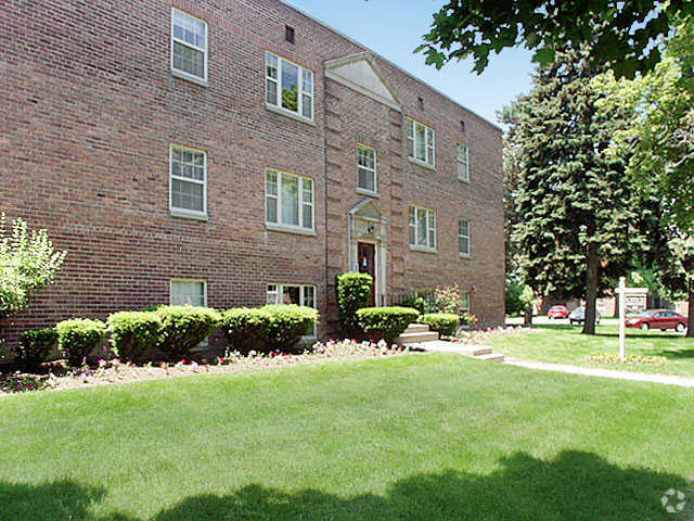 Community - Browncroft Apartments & Townhouses