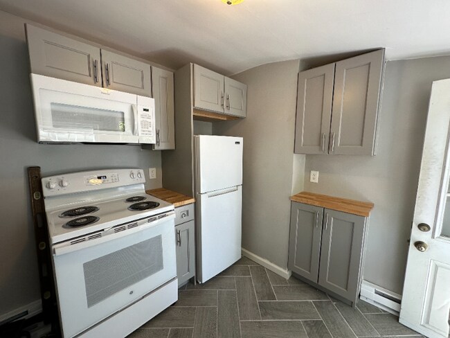 Building Photo - 451 Hamel Ave