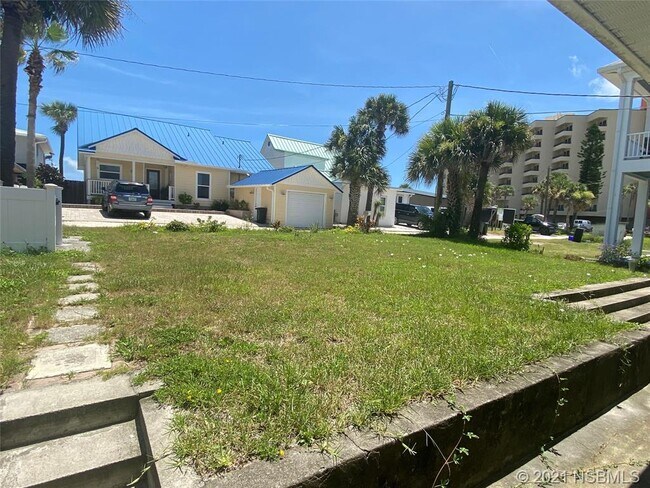 Building Photo - 1305 S Atlantic Ave