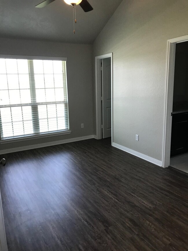 Photo - 2009 Viva Rd House