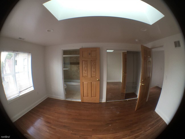 Foto del edificio - 328 E Jefferson St