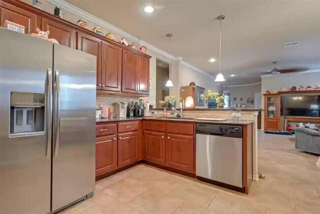 Foto del edificio - August PRE-LEASE!! GREAT 3 Bedroom, 3 Bath...
