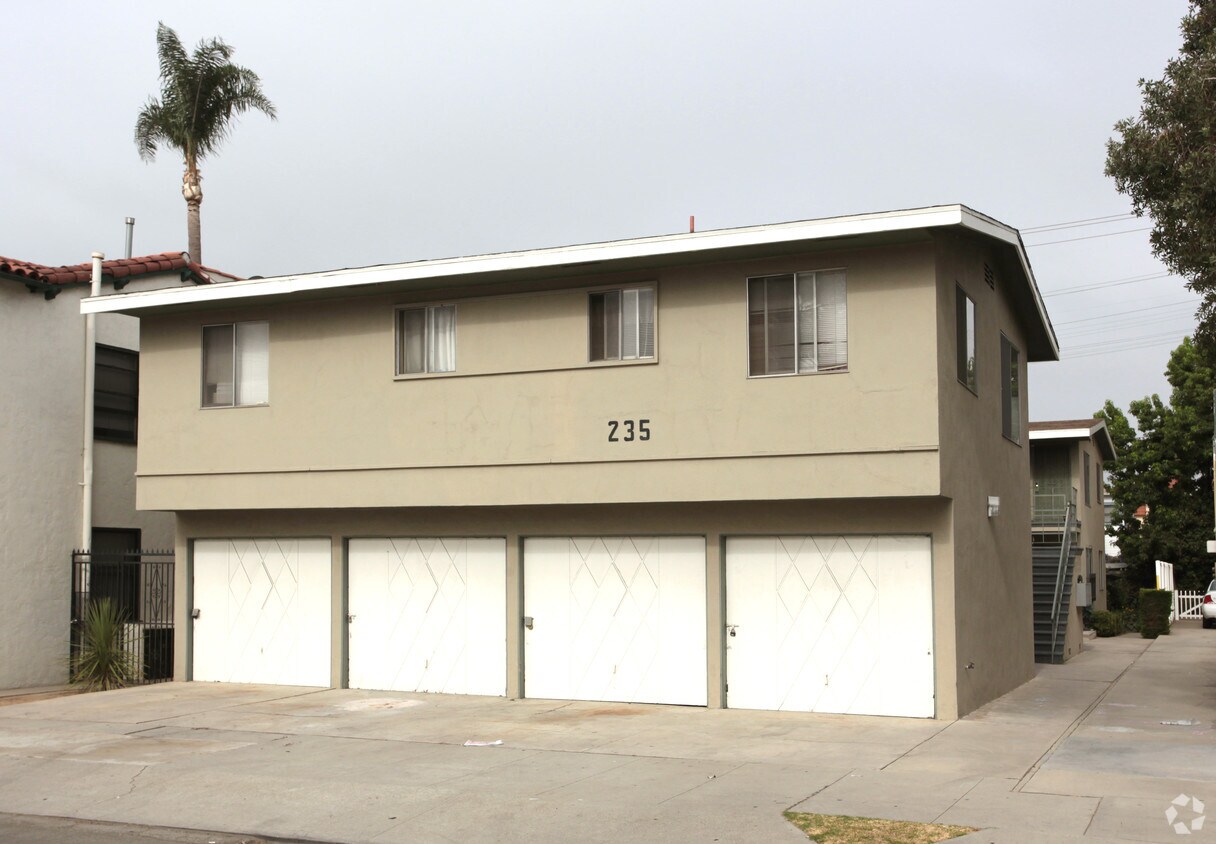 Foto principal - 235 Newport Ave