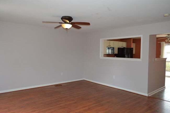 Building Photo - Convenient Townhome in Warrenton!