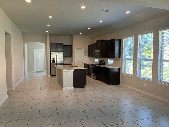 Building Photo - 4 Bed 3 Bath Home Location in The City of San Antonio