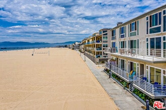 Building Photo - 4403 Ocean Front Walk
