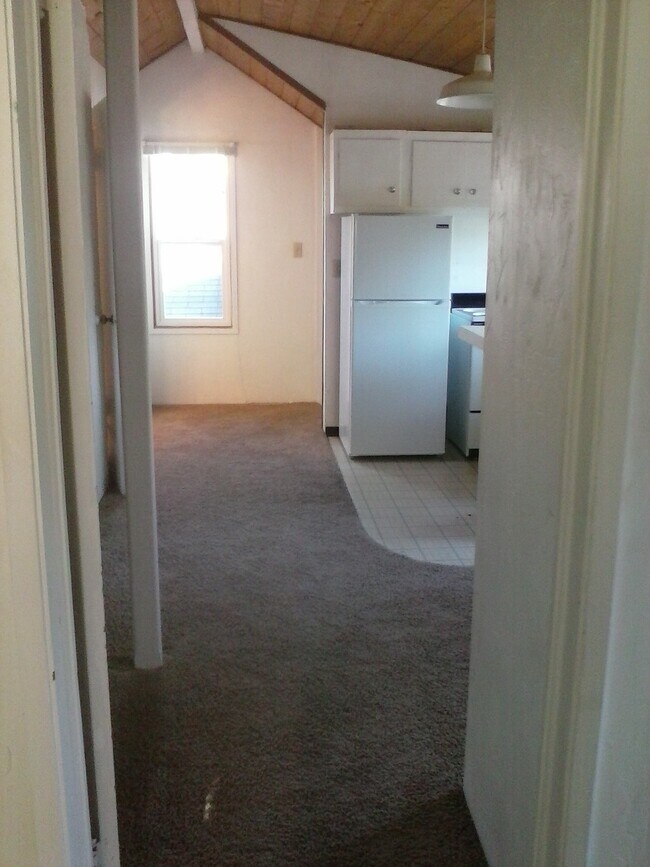 Las primeras fotos son del área del segundo piso. - 2909 NW Fillmore Ave