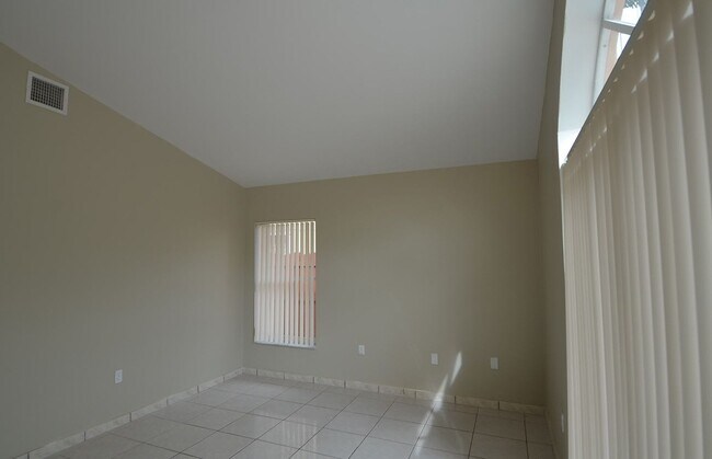 Building Photo - 7845 SW 161st Ave