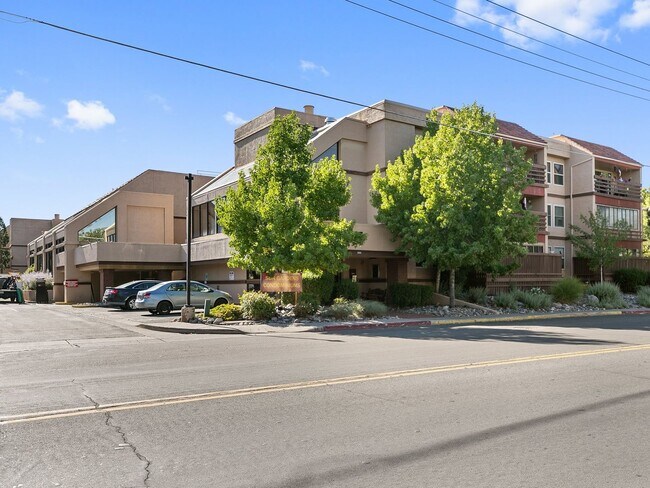 Foto del edificio - Unique fully furnished one bedroom condo i...