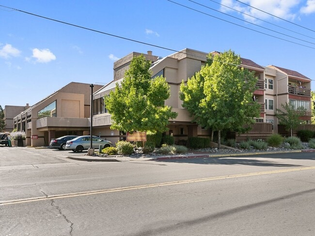 Building Photo - Unique fully furnished one bedroom condo i...