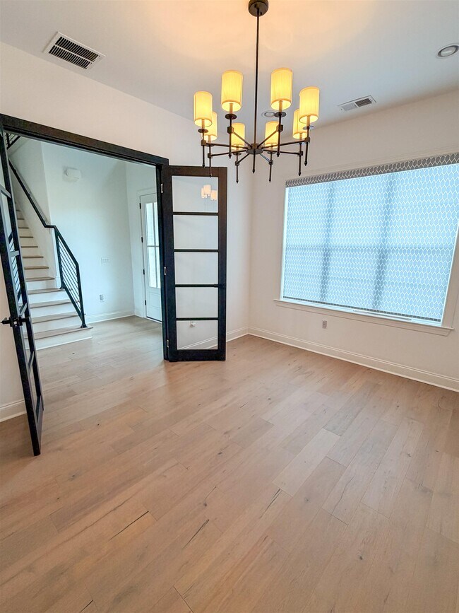 Building Photo - 621 Covington Walk Ln S