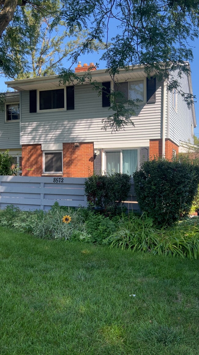 Building Photo - 8572 W Villard Ave