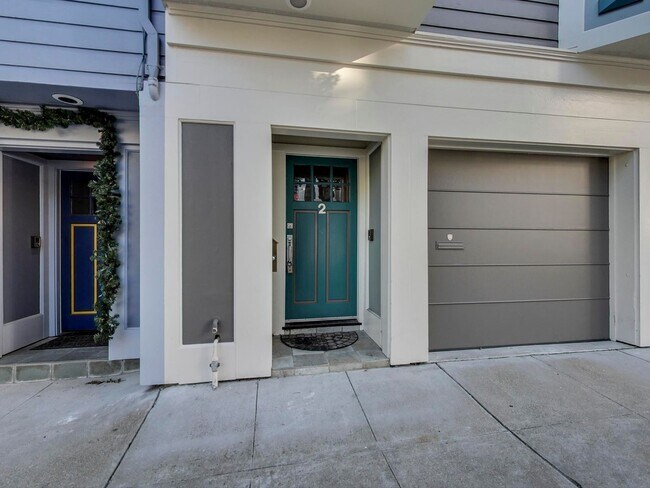 Building Photo - Updated, Multi-Level 3BD/3BA Single Family...