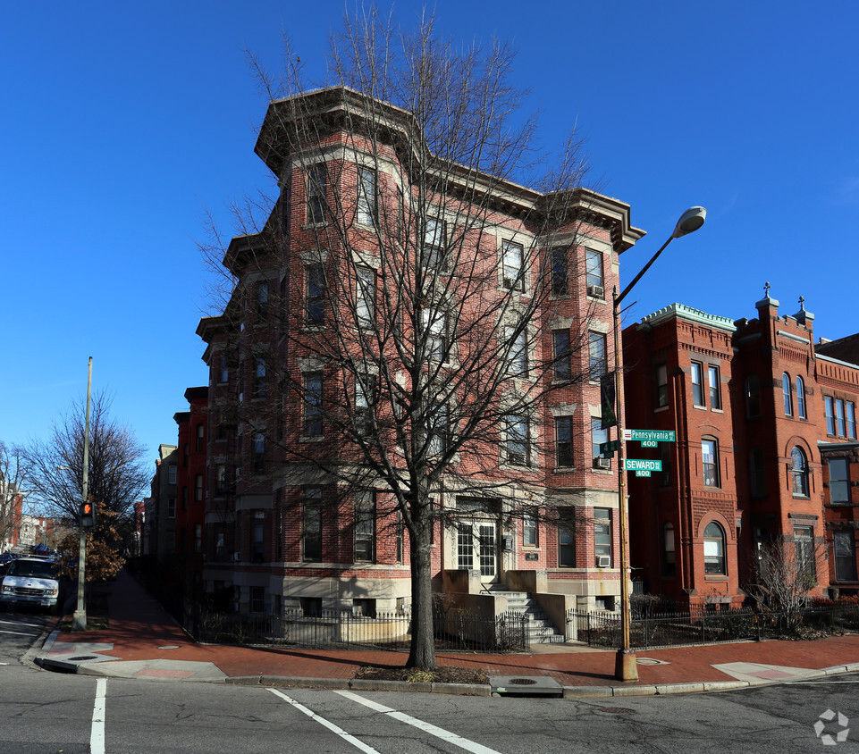 Building Photo - 400 Seward Sq SE