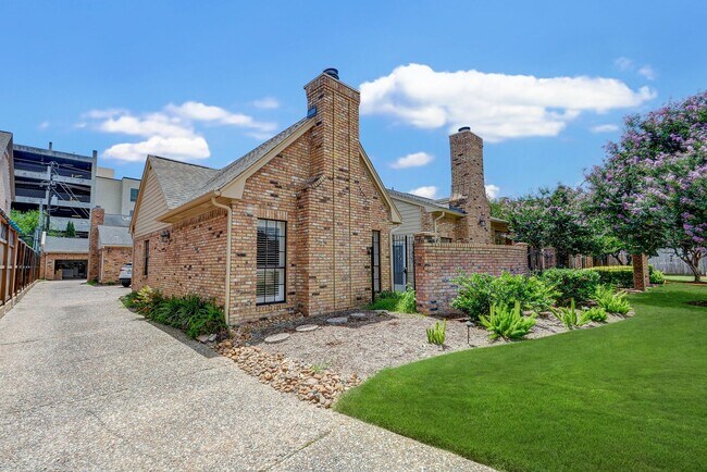 Building Photo - 3bed 3.5 bath Home