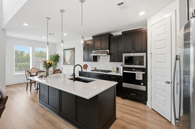 Foto del edificio - 8022 Hingham Ln