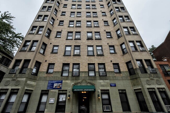 Building Photo - 555 W Arlington Pl