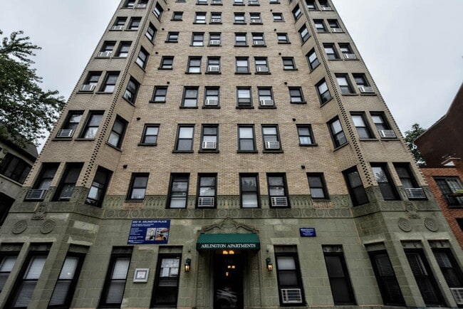 Building Photo - 555 W Arlington Pl