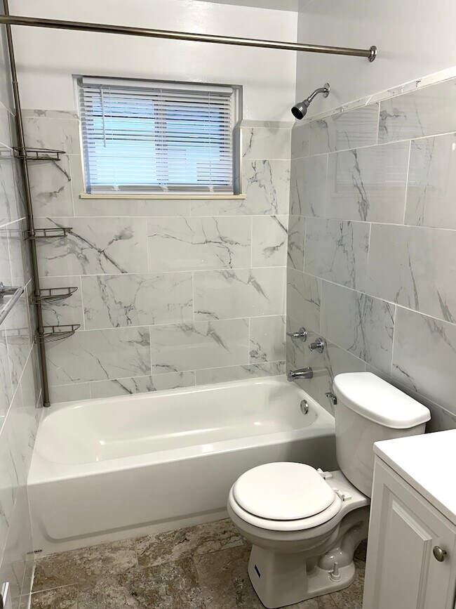 Building Photo - 23085 Columbus Ave