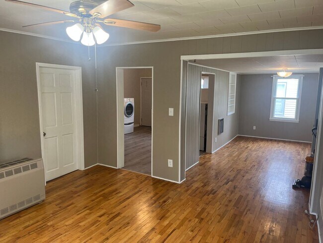 Foto del edificio - 212 W 5th St