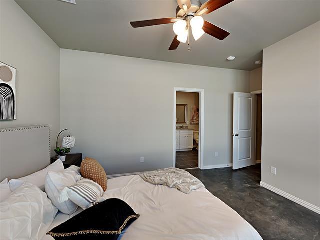 Building Photo - 520 Willow Crossing E