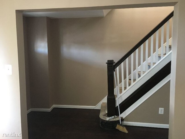 Building Photo - 2516 W Franklin St