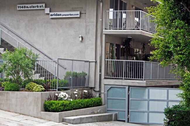car gate - 1148 N Clark St