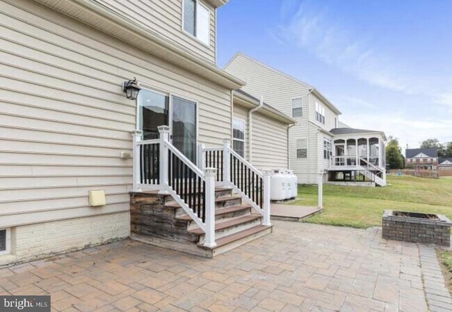 Foto del edificio - 320 Hopkins Dr