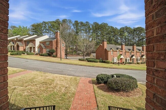 Building Photo - 2600 Holcomb Springs Dr