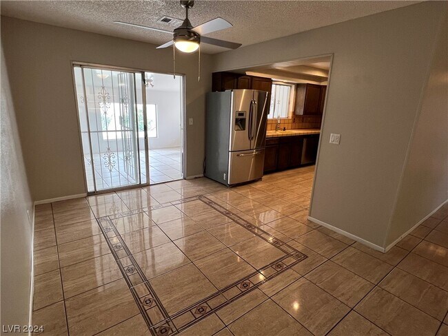 Foto del edificio - 390 N Christy Ln
