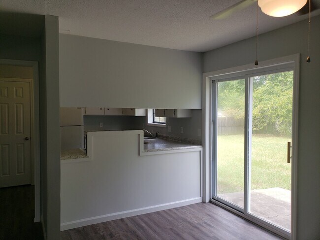 Building Photo - House for Rent
