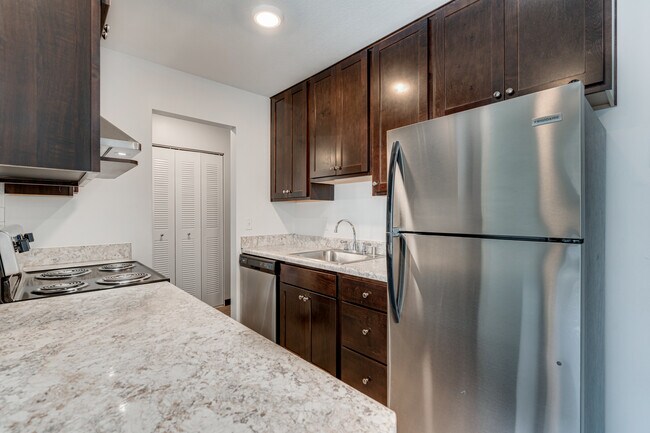 aquila park royal park apartments saint louis park mn apartments com