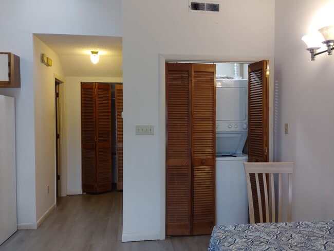 Building Photo - 510 Fairwood Lakes Dr