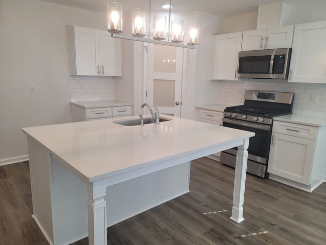Building Photo - NEWER CONSTRUCTION! Modern NE 3/2.5 w/ Stainless Steel Appliances, Granite Counters, Washer, Drye...