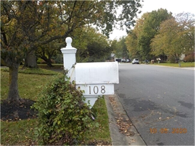 Foto del edificio - 108 Clover Dr