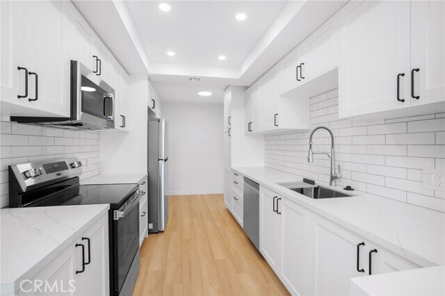 Foto principal - 8828 Pershing Dr