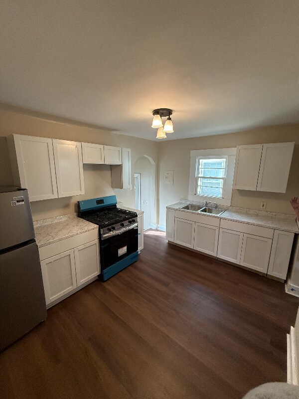 Foto del edificio - 1317 E Maryland St